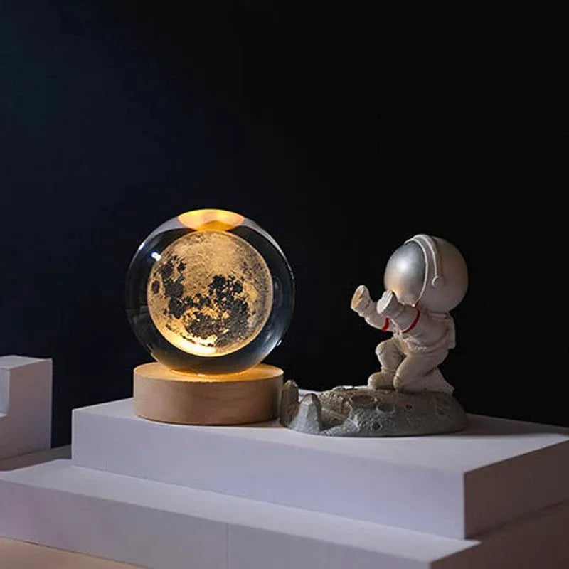 Lampa Glob de Cristal cu Luna cadou fascinant